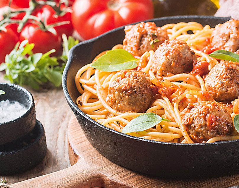 makaronada-me-keftedakia