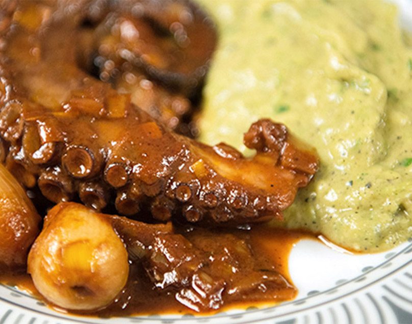 xtapodi-stifado-me-poure-melitzanas